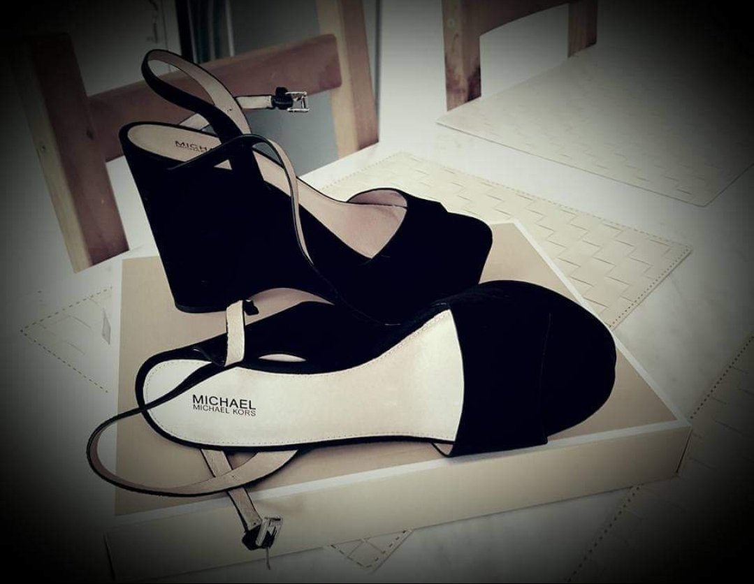 MeckerMutti's tweet photo. Vor sieben Jahren habe ich mir diese Schuhe gekauft und sie sehr gerne getragen #ThingsIMiss
#MECFS https://t.co/uDsHa4Z873