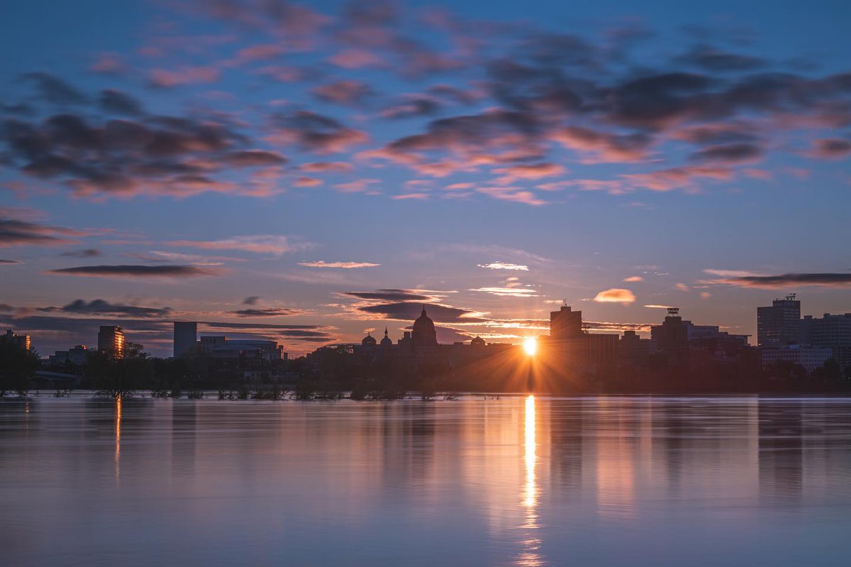 Sunrise in the city! A beautiful capture to start a beautiful day. What adventures do you have planned for the day? #harrisburg #lovehbg
📷IG handle: yatsko