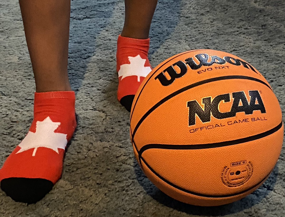 AaliyahEdwards_'s tweet photo. Don’t tell me the sky is the limit when there are footprints on the moon🍁 #madlove #edmontonbound #ready https://t.co/5x5JnN9X9V