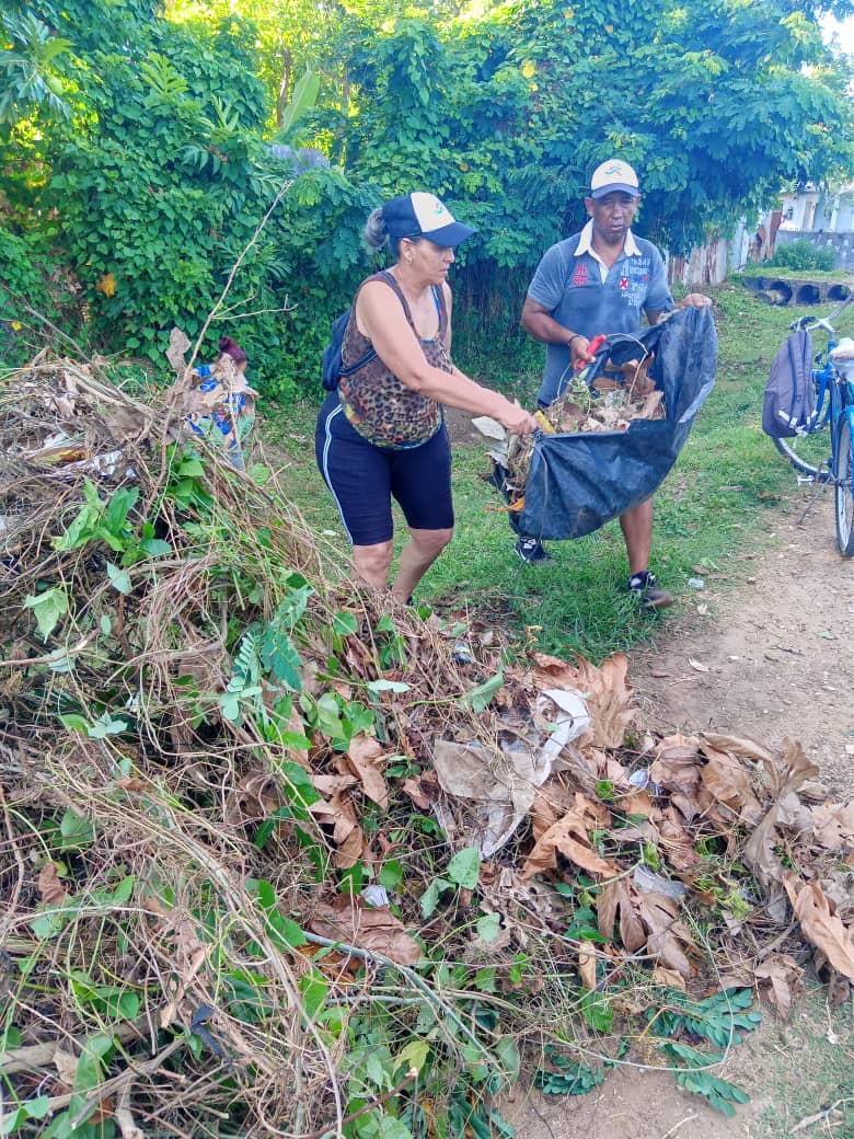 Continúan las labores de limpieza e higienización en el Meteoro 2023 en la #IslaDeLaJuventud La dirección de deportes alertas y comprometidos. #Cuba #FidelPorSiempre #PCC