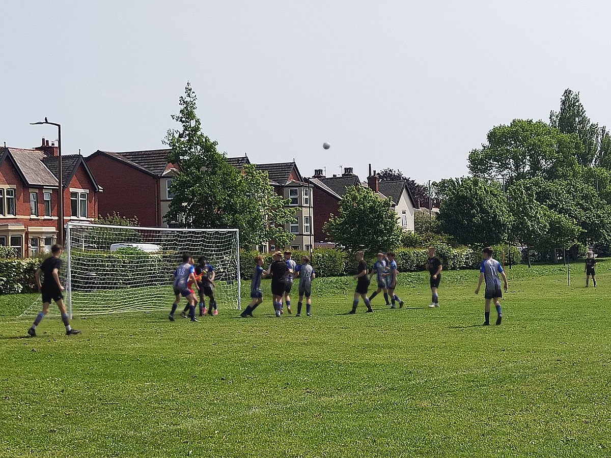 EBFC_u16blues's tweet photo. End of Day 2 @byft2016 ⚽ Tournament

We struggled to compete in the 1st half against a strong Honley team. We conceded 2 and made it difficult for ourselves. We challenged in the 2nd but we're unable to claw back the deficit.

A great weekend in ☀️ Lancashire 😁 
#makingmemories https://t.co/cVu7X8DMBN