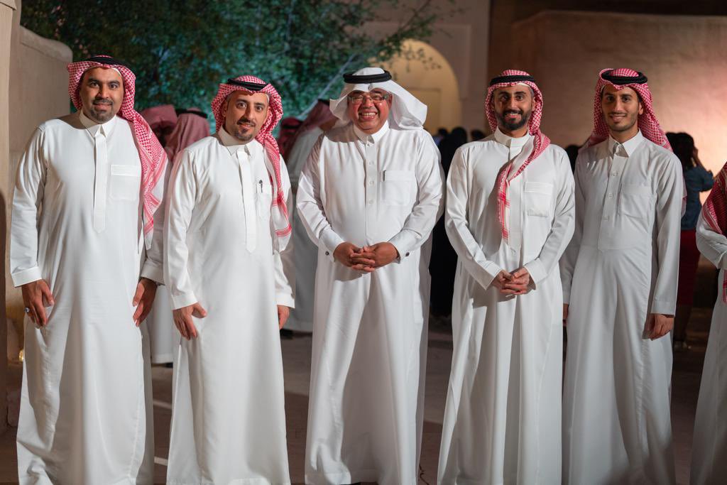 aaKhudhair's tweet photo. شرفتُ ليلة أمس بالتكريم من شركة أرامكو ممثلة في مستشفى جونز هوبكنز أرامكو الطبي .
شكراً مدير المستشفى الصديق العزيز سعادة الدكتور عبدالله الملا ، والشكر موصول لكل الذين حضروا من أجل ليلة والوفاء لتكريم منسوبي وموظفي المستشفى . https://t.co/IhpBqcjJkI