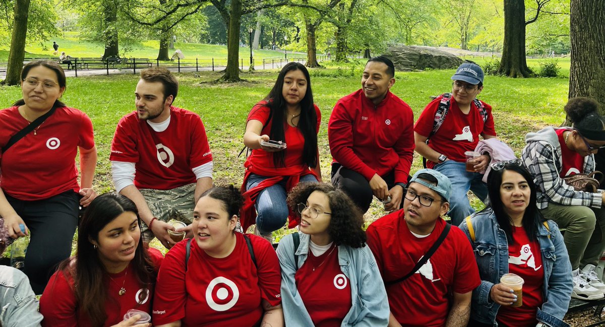 Happy #AidsWalkNY day!! @gmhc Extremely PROUD 🥲 of our  #JacksonHeights #T3280 #Target team volunteering and coming out 20+ strong 💪 Showing up for our communities!! @MannyTGT28 @NicoleTonnessen