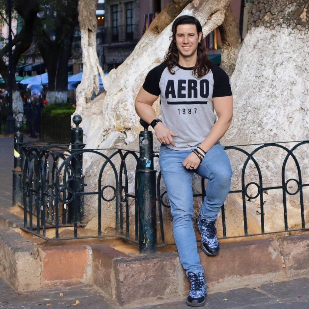 IsraelZarzosa's tweet photo. Hola tu, que hoy sea un magnífico día
•
Dime en emoji tu plan para hoy Domingo.
Yo empiezo👉🏻🚶🏻📸
__________________________________
#gay #gaymúscle #gym #training #biceps #selfie #trainingclothes #gymwear #lift #gayswithbeards #muscle #musclepump #p… https://t.co/LsLqXneeUD https://t.co/GGwIB2fIfP