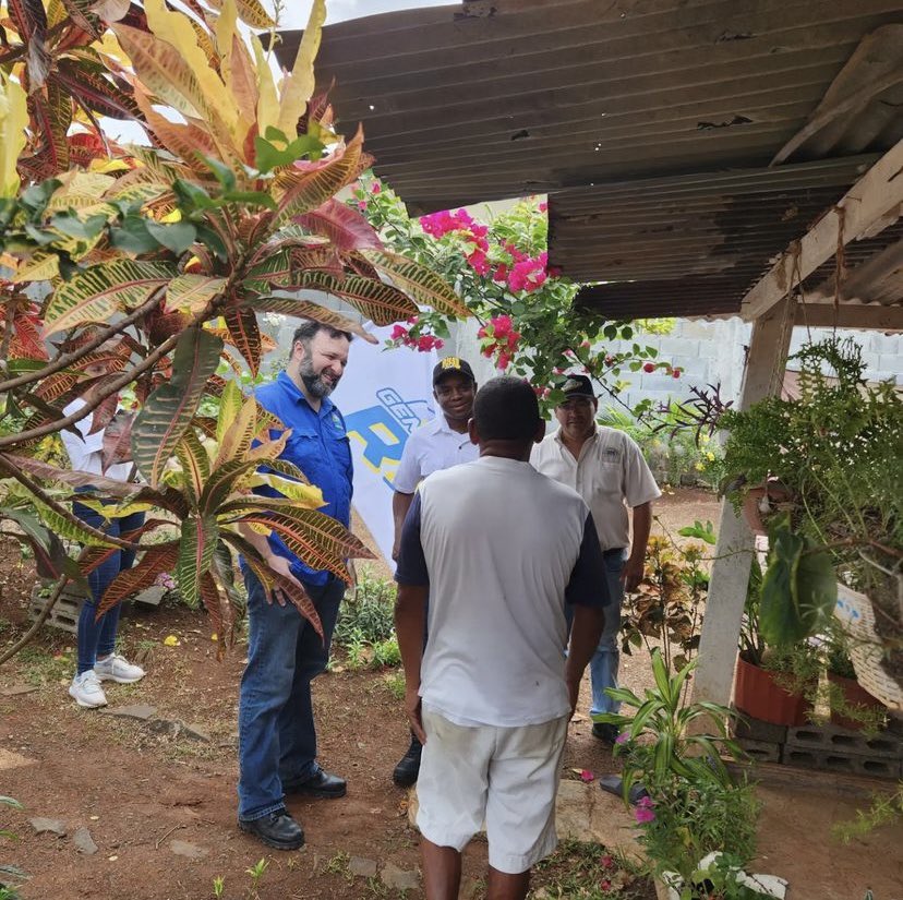 Fameglio's tweet photo. Ayer en Puerto Caimito #6 acompañado a Jorge Córdova, candidato Representante corregimiento #GeneracionRM 
#VolveremosAMejorarTuVida #SumandoGenteBuena https://t.co/RDN1rXXFZx