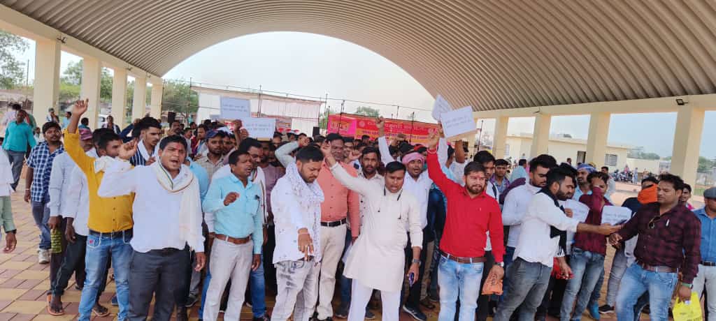 <a href="/ChhattisgarhCMO/">CMO Chhattisgarh</a> <a href="/bhupeshbaghel/">Bhupesh Baghel</a> #विद्युत विभाग के ठेका कर्मचारियों को ठेका प्रथा से मुक्ति कर सीधे विभाग से वेतन दो। ठेका प्रथा बंद करो। विभाग में समायोजन नियमितीकरण करो   <a href="/bhupeshbaghel/">Bhupesh Baghel</a> <a href="/TS_SinghDeo/">T S Singhdeo</a> <a href="/MohanMarkamPCC/">MOHAN MARKAM</a> <a href="/AmitSahuBjp/">Amit Sahu</a> <a href="/ajaysahucgpcc/">Dr.Ajay sahu (ठेठ छत्तीसगढ़िया)</a> <a href="/kumari_selja/">Kumari Selja</a>