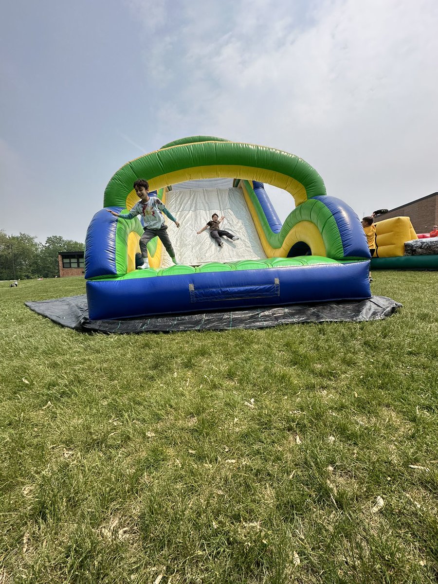 MrsKellyTwarog's tweet image. Field Day fun! 🤩 #TeamCampi