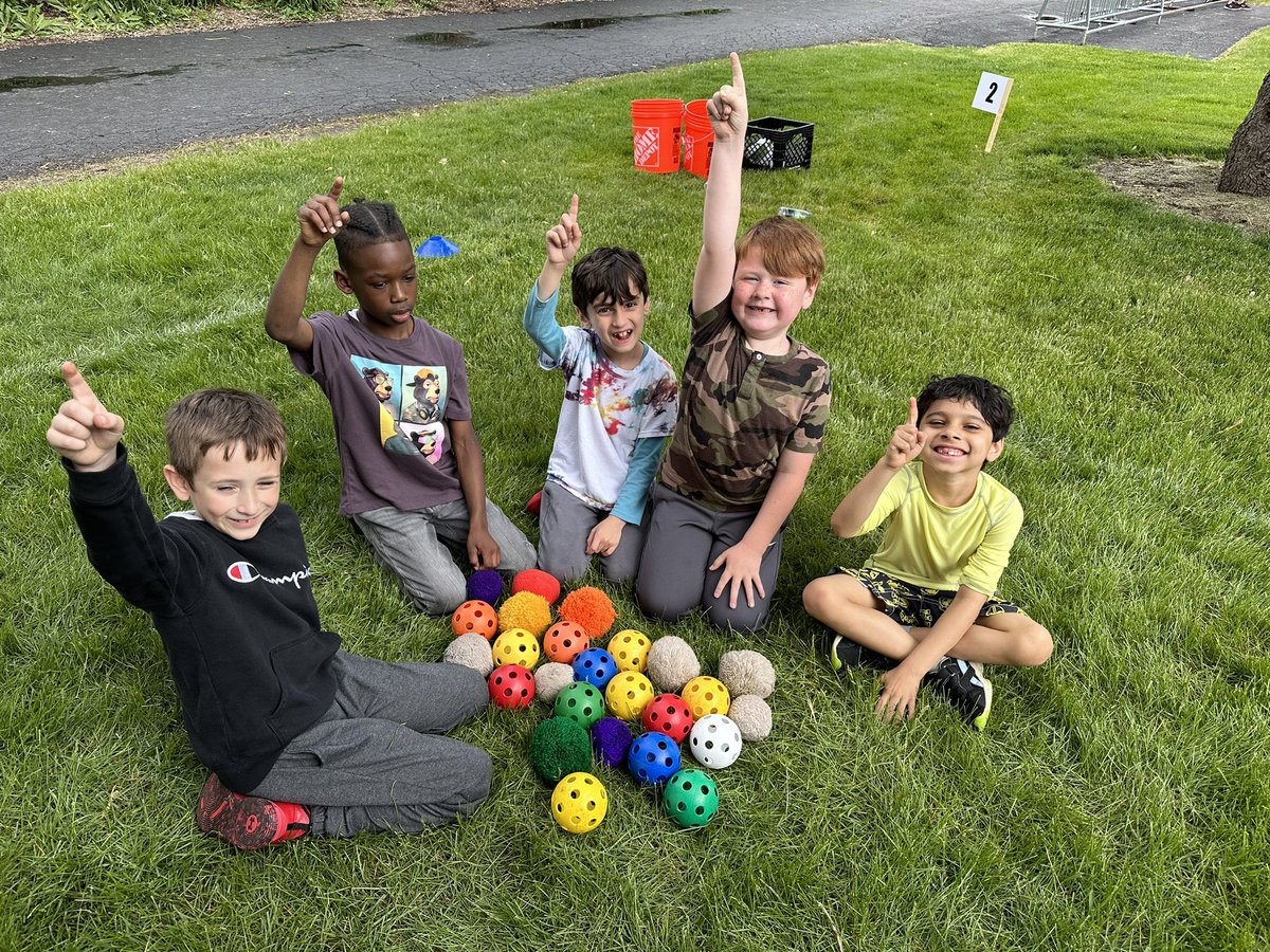 MrsKellyTwarog's tweet image. Field Day fun! 🤩 #TeamCampi