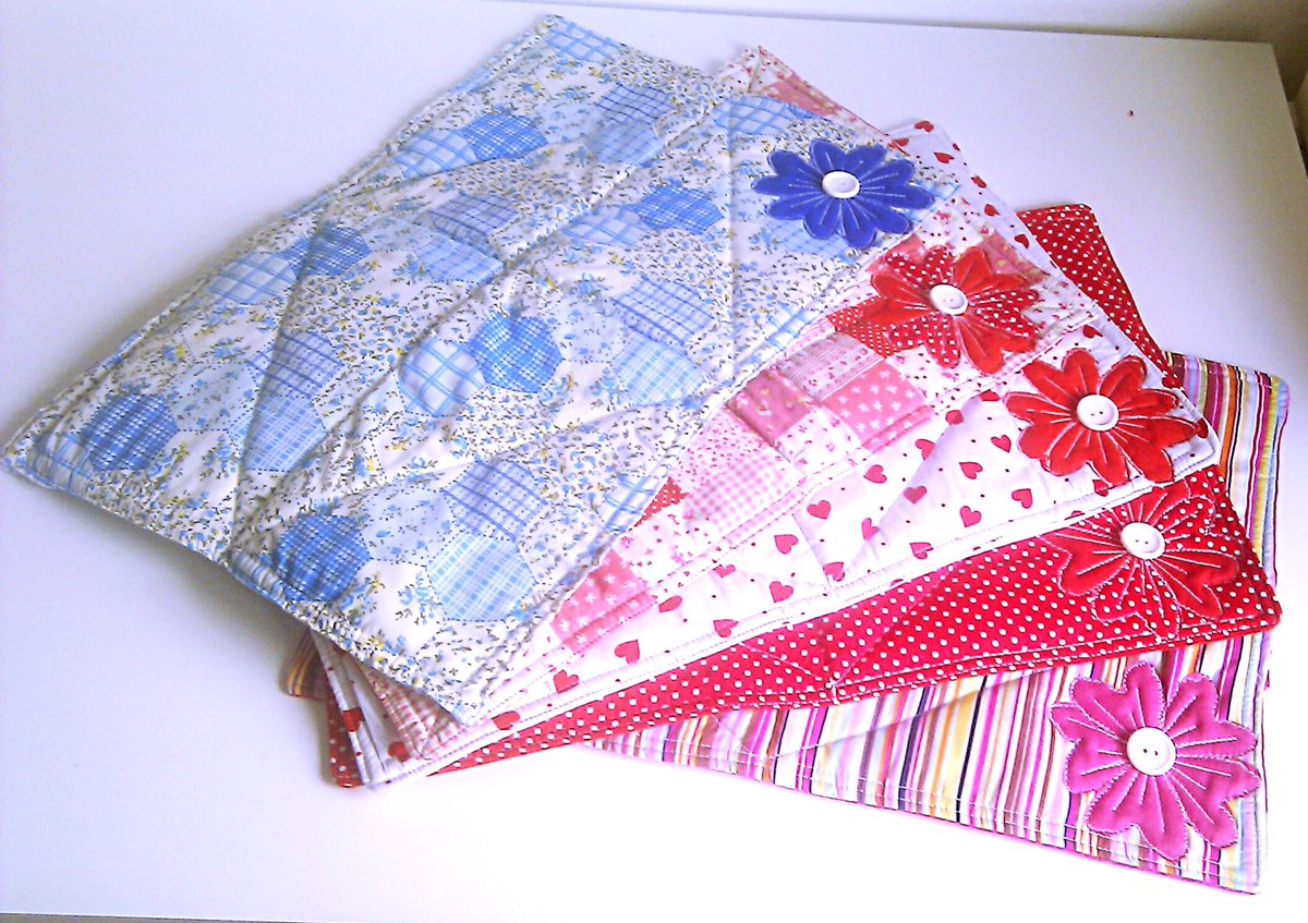 Thanks for the kind words! ★★★★★ "Ideal! Matches my sewing machine bag perfectly! Thank you!" Sarah etsy.me/41W1crd #etsy #embroidery #sewingtablemat #reversibletablemat #tableprotecter #quiltedtablemat #sewingaccessory #simplesewingmat #sewinggift #seamstress