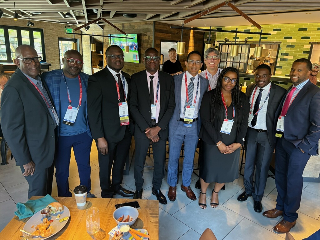 A meeting of the minds and the transitions of interventional cardiology care @SCAI 2023- exciting times. From Med student -Vivian to @DrBillLombardi . Thanks for your inspiring words and mentorship @DrBillLombardi @_WayneBatchelor . @dandu_n @padadvocate (Fakorede)  @drundrwd