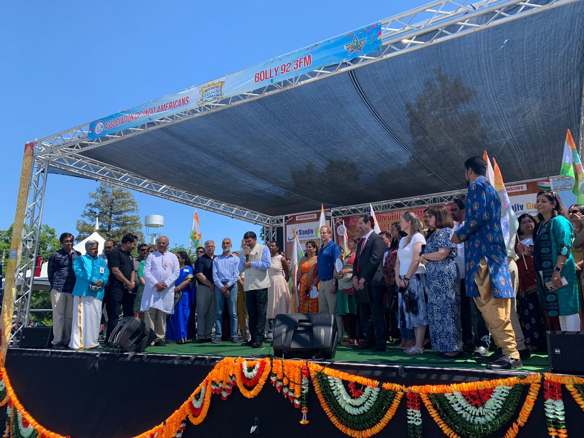 nagentv's tweet photo. An event to promote Indian #handicrafts in #BayArea was held with large participation in #sanramon at Maya Bazar. Thank you AIA, @CityofSanRamon,@SanRamonPolice,@sridharsanramon and the vibrant #Diaspora for promoting @ODOP_IND. @CGISFO @AmritMahotsav @DPIITGoI https://t.co/RglDc4BtX6