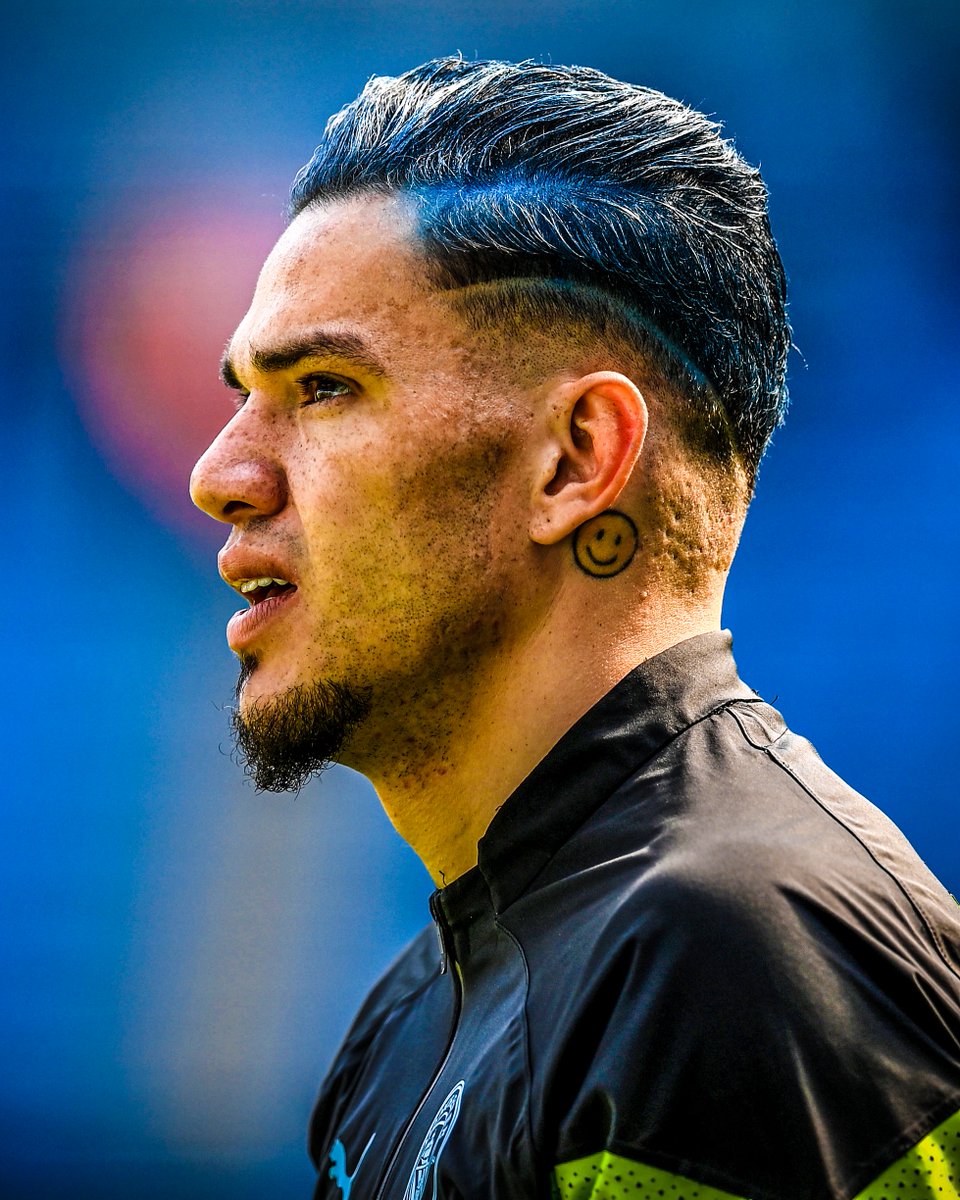 Ederson dyed his hair blue for Man City's title party 🥳