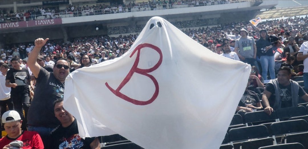 MauricioOrtegaE's tweet photo. UYYY EL BOMBILLO 💡 SE VA A LA B. El Emelec de Rondelli sigue en caída libre al infierno del DESCENSO, como el 80 cuando PERDIÓ LA CATEGORÍA y ni Neme lo salvará. Seguro @krolBsczn con la @zona15norte y todas las barras de #BarcelonaSC harán el funeral del #CSE en el #Monumental. https://t.co/ySiLMllQBb