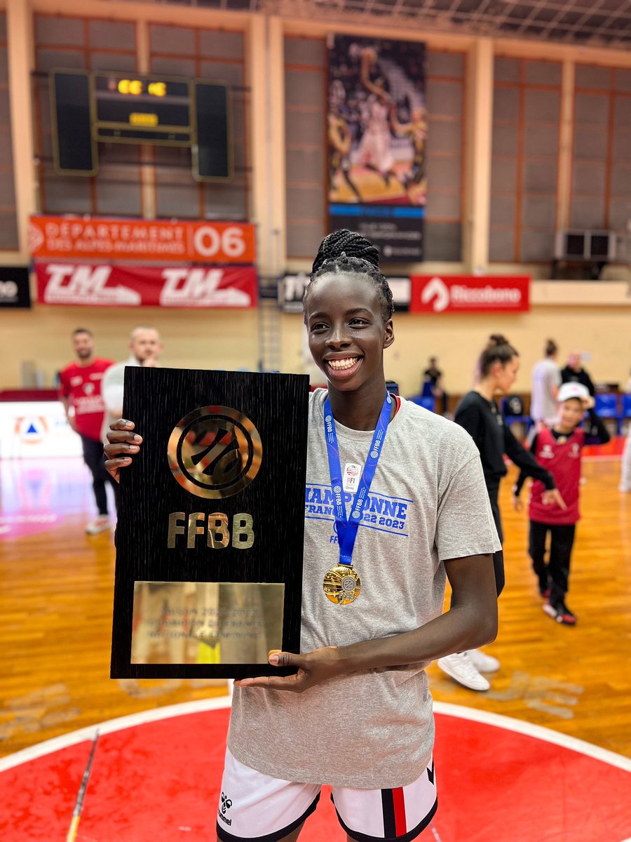 enchanteeLena's tweet photo. CHAMPIONNES DE FRANCE NF1 ! 

Quelle année mon Dieu :

- Championnes de la coupe de France à Bercy 
- Montée en Ligue 2 
- Championnes de France NF1 

Que demander de plus ? 
Des choix que je ne regrette pas du tout. Dieu a toujours un plan pour vous 🤲🏽 https://t.co/w7Wr6dBAFl