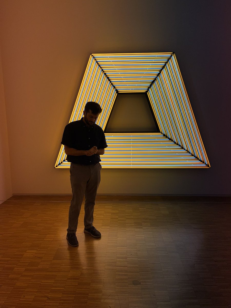 MaxwellJGold's tweet photo. Feelin’ artsy in Paris https://t.co/BHsDLWnezO