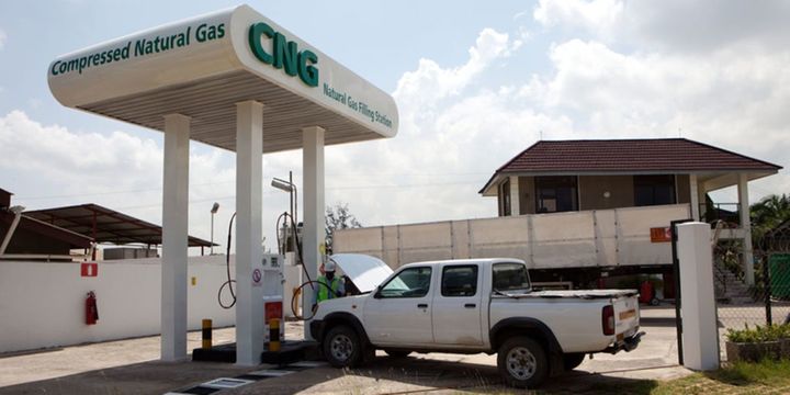 Tanzania Petroleum Development Corporation (TPDC) has given the go-ahead to 20 companies to build Compressed Natural Gas (CNG) stations as part of a larger initiative to deliver cleaner and more affordable energy. #MamaYukoKazini