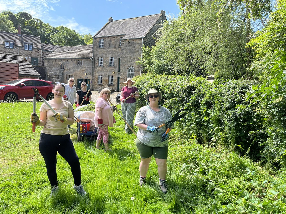 Helping_HandsSY's tweet photo. Helping Hands have been busy this morning doing some maintenance at @Worsbrough_Mill . We were led by the knowledgable  Paul who kindly showed us what to do and taught us all about the area! Our WI resolution is #SaveTheBees #communitytogether #WI @WILifemagazine @BarnsleyCouncil https://t.co/6MGhs8Pp1o