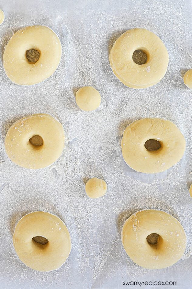 SwankyRecipes's tweet image. Indulge in a weekend treat with our scrumptious Air Fryer Donuts! They're soft, pillowy, and absolutely irresistible. The best part? They're ready in just 3 minutes! 🍩💕 
swankyrecipes.com/air-fryer-donu…
#AirFryerDonuts #WeekendBaking