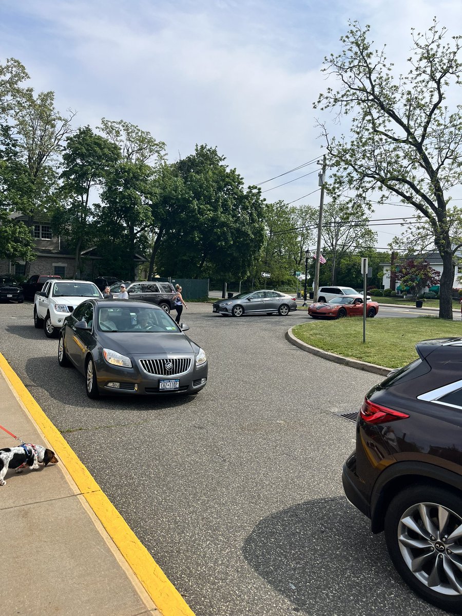 msramirez_teach's tweet photo. Come get your car washed today at MGV &amp; support the 8th graders of RMMS! We’re here till 1pm! 🚗 🧼 🧽 https://t.co/ZhtIhbbAL9