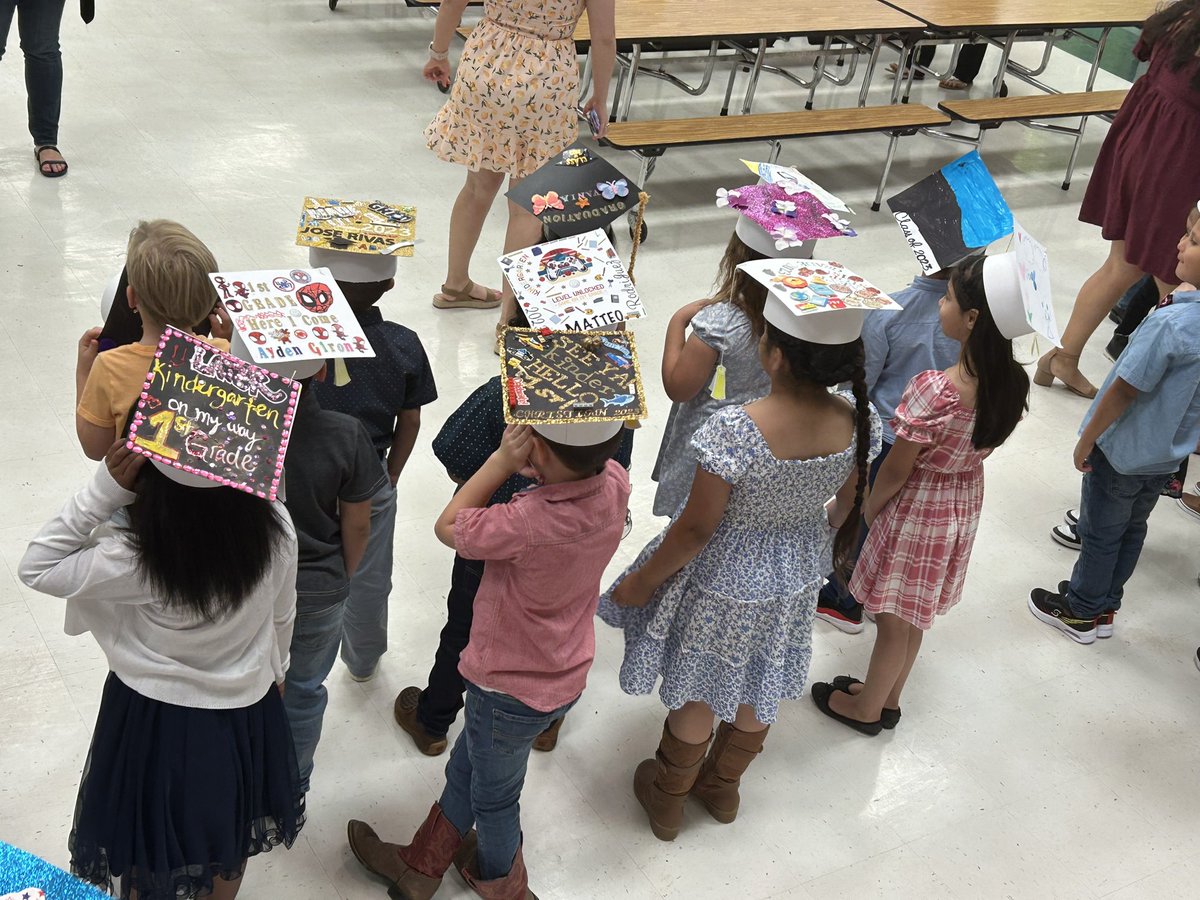 MsPRangel's tweet photo. Kindergarten graduation! Loving their caps! https://t.co/d71ux9hN3R