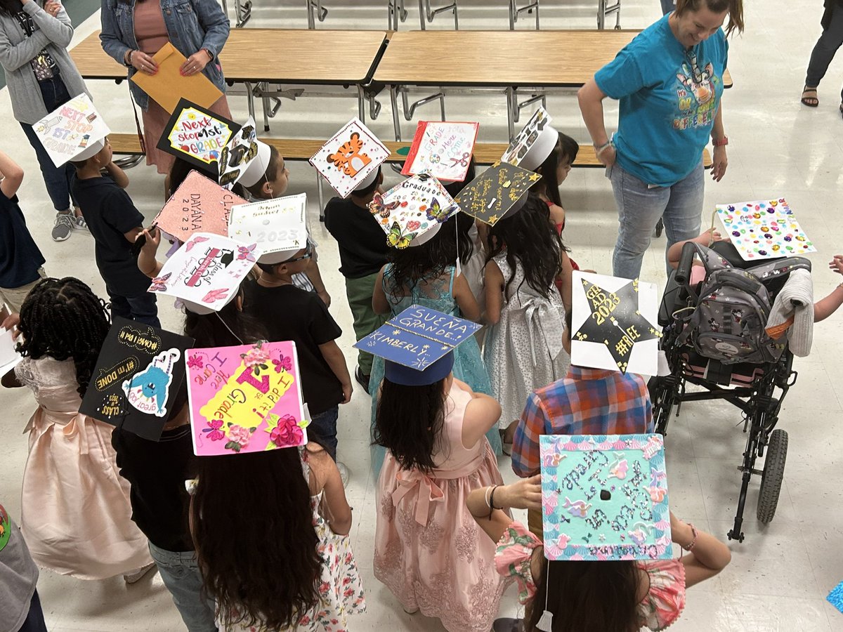 MsPRangel's tweet photo. Kindergarten graduation! Loving their caps! https://t.co/d71ux9hN3R