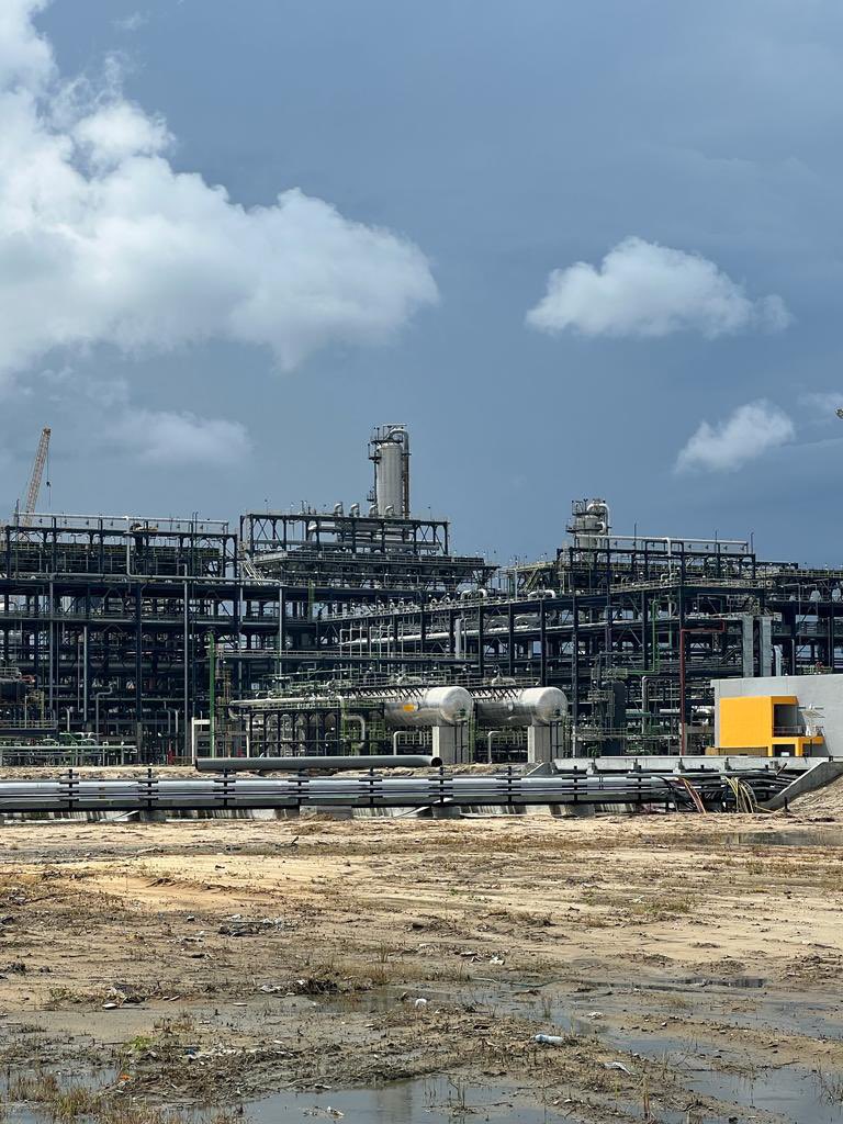 Dangote is Commissioning his refinery tomorrow.
These are 20 facts you should know about Dangote Refinery. 

1.  It is located in Ibeju-Lekki, Lagos, covering a land area of approximately 2,635 hectares.

2. The refinery is powered by a 435-megawatt (MW) power plant.