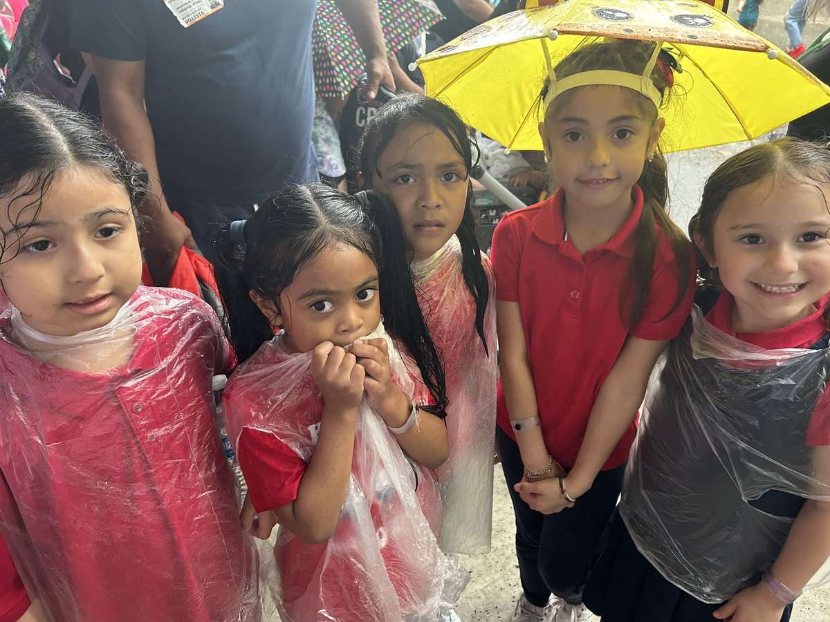 Zoo field trip! It was a rainy day but we had a blast!!