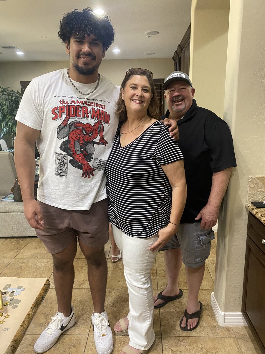 Lisa5610sisco's tweet image. Resilience is not easy for a teenager. This kid stood up and faced a tragedy that could have so easily derailed him! So proud of you @Doost__ . We love ❤️ you and are so proud of you. Congrats and good luck🏈 We are in your corner!!