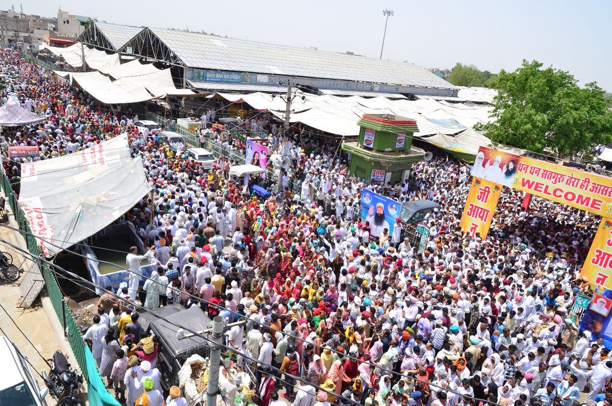 BINDER051's tweet photo. After foundation of Dera Sacha Sauda, the first #SatsangBhandara was conducted in May month.Under the guidance of Saint Gurmeet Ram Rahim Ji today was #BhandaraAtRajasthan,Hanumangarh. A lot of people get together to celebrate this #SpiritualSunday.People come from other states. https://t.co/8999dbh6RZ