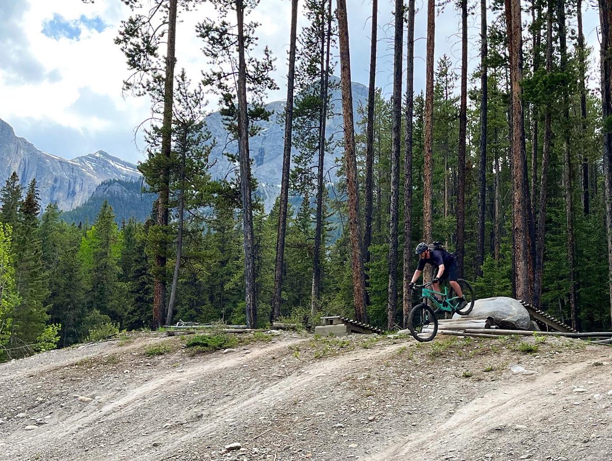 The Bow Valley was smoke free yesterday. The hot, sunny weather made for a gorgeous afternoon ride. 🚵🏻‍♂️

#ABparks #ABparksAmbassador #ZenSeekers #SeekersAmbassador #ExploreAlberta #MTB #BikeRidesRule