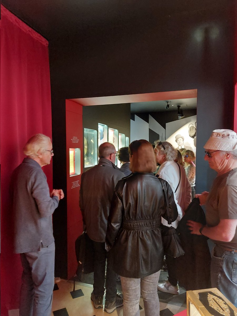 FondationRDevos's tweet photo. 🔴 VISITES GUIDÉES 🔴
Le troisième dimanche du mois, c'est visite guidée pour tous 💬
Nous vous proposons une visite chaque 1er et 3ème dimanche du mois à 15h ✨️
Nos guides vous emmènent dans la poésie de ce maestro de la langue française 👌
#Yvelines #culture #ChezDevos https://t.co/F9Zi8jO7lm