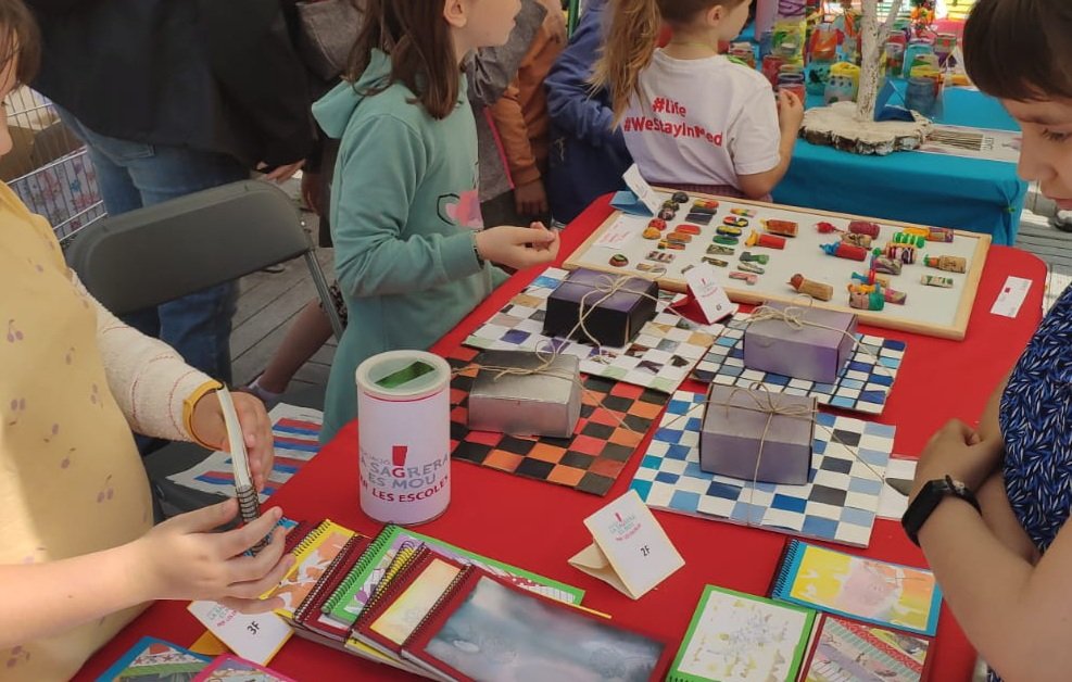 escolaelsagrer's tweet photo. Un Firem-nos molt solidari, festiu i participatiu! Gràcies alumnes i famílies per la vostra col.laboració i implicació. Gràcies a tots els que l'heu fet possible altre cop. @LaSagreraEsMou @Espai30_Sagrera @AMPASagrer @avvlasagrera @BCN_SantAndreu @consorciedubcn https://t.co/DuREAjFp4o