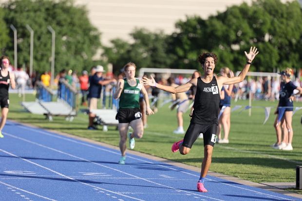 Watch Marcus Gaitan run TX No. 1 performance 1:50.29 in the 800m at the TTFCA Meet of Champions.
tx.milesplit.com/videos/656160/…