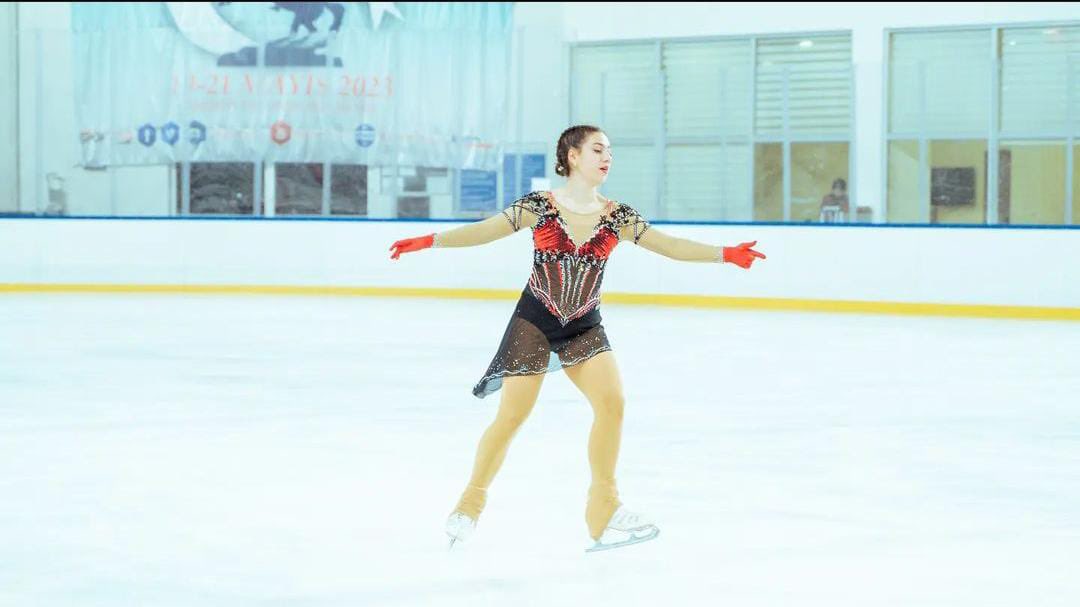 ibbsporkulubu's tweet photo. ⛸️Ankara’da yapılan Artistik Buz Pateni 19 Mayıs Atatürk'ü Anma Gençlik ve Spor Bayramı Kupası’nda sporcularımız; junior kadınlarda Selin Akbulut altın, Intermediate Kadınlarda Esma Öktem bronz madalya ve Milli takım puanı elde etmeyi başardı.🥇🥉👏👏

Sporcularımızın Sonuçları 
Basic Novice
Tuana Akın8️⃣.
Roza Şimşek9️⃣.
Melissa Yavuz1️⃣0️⃣.
Junior
Ceyda Sağlam5️⃣.
Azra Saglam8️⃣.
Ceren Çolak1️⃣1️⃣.
Beyza Bağır1️⃣2️⃣.