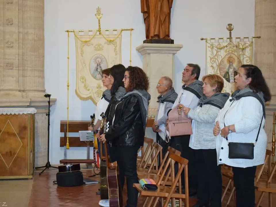 CyDMagaceda's tweet photo. Y como manda la tradición, acompañamos a nuestra patrona en su novenario. Contando los días para acompañarte con nuestra música, voces y bailes por las calles de Villamayor.

¡Viva la Virgen de Magaceda! 💚

#NovenaMagaceda #Magaceda2023

📸 Fotografías de Maite Zamora. https://t.co/fGlZ0dWWyn