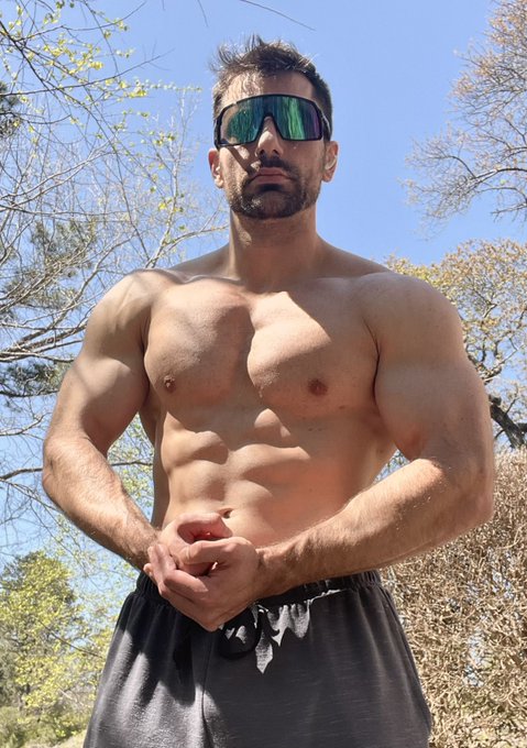 niksenots's tweet photo. Sun is out and soon will Alpha @RodTheCashGod also and he is bring out the big guns as well. Ready to pound wallets all day. #all4rod #submit2rod #findom #rodland #AlphaMuscle https://t.co/ZObqzpFZkR
