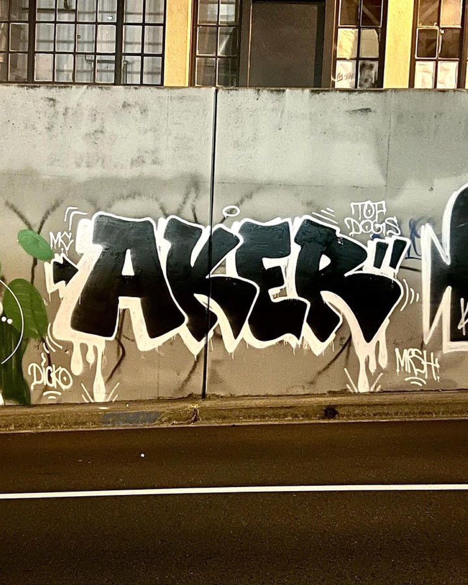 theinfamousmag's tweet image. #aker #leche #kuete #graffiti #theinfamous magazine
