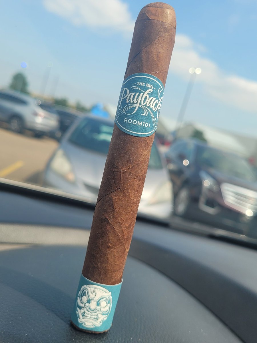 1SmokinChick's tweet photo. Happy Sunday! @Room101Brand #BigPayback #onesmokinchick https://t.co/nFdvseVfHZ