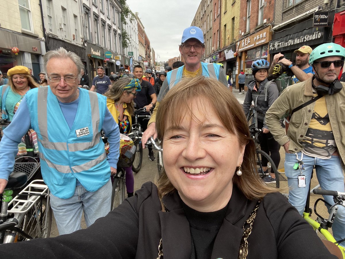 Had the huge honour of leading the cycle from Capel St to Ringsend Park for Pedalpalooza festivities -Pedalpalooza cycle parade #bikeweek #cycledublin #capelstreet @LordMayorDublin @dublincycling @SportingPrideIE @CyclingIreland ⁦@DubCityCouncil⁩