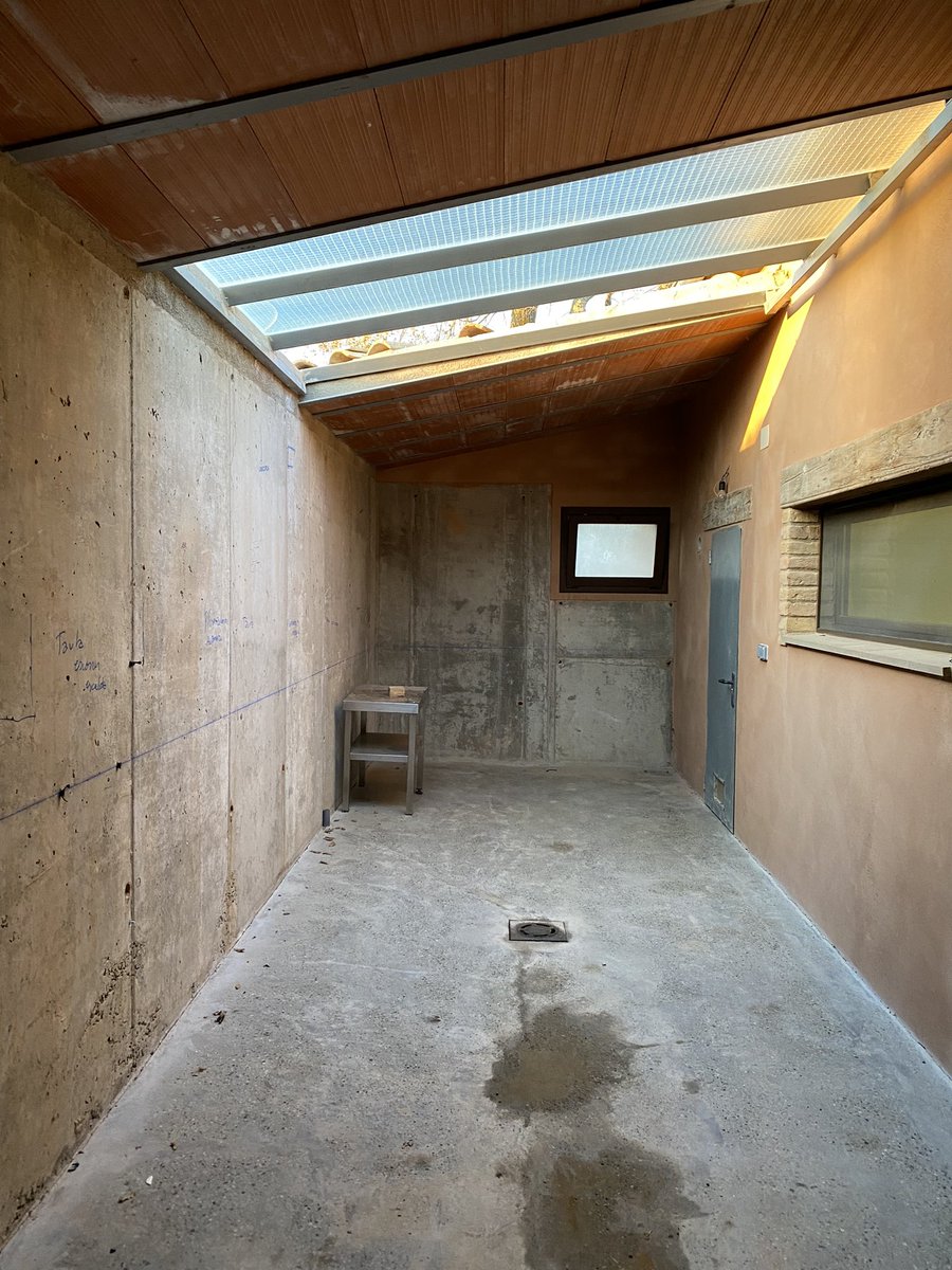 MataderosMovile's tweet image. 4 semanas separan la primera foto, del video, pasando por la 2da..😍👨🏻‍🌾🐓🍗😍 faltan detalles pero vamos bien de tiempo… 

Muy contentos porque en breve otro #ganadero sacrificará sus productos en su propia explotación.. #somosrurales #rural #proximidad #pollos #fabretallgroup