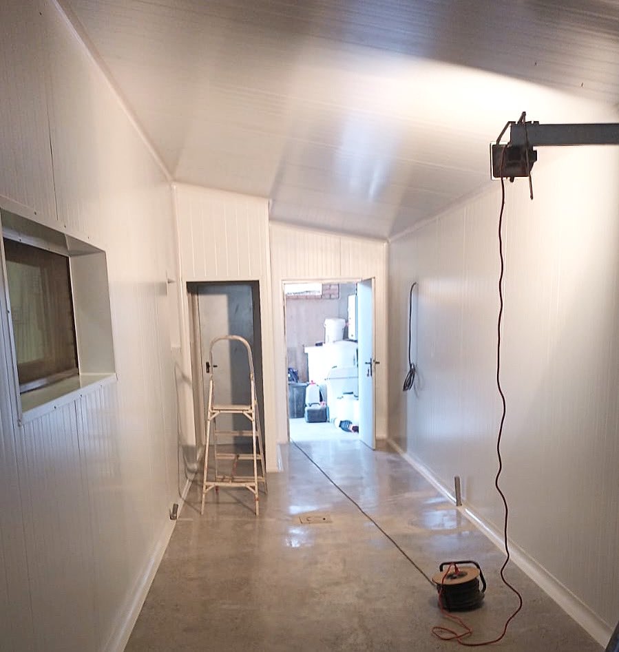 MataderosMovile's tweet image. 4 semanas separan la primera foto, del video, pasando por la 2da..😍👨🏻‍🌾🐓🍗😍 faltan detalles pero vamos bien de tiempo… 

Muy contentos porque en breve otro #ganadero sacrificará sus productos en su propia explotación.. #somosrurales #rural #proximidad #pollos #fabretallgroup