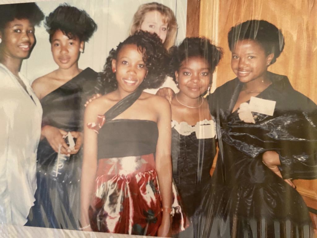 Waitse, kgale motho a tshela! 🥲 
An old friend just sent me these pics of us at a ‘ball’ in Gaborone, and I am SCREAMING!!!! 🤣🤣🤣
17 years old, rocking a banging bumper curl. You couldn’t tell me NOTHIN’!!! 😎 The way the fashion is so shiny! 
1989 was a criminal scene! 🫢