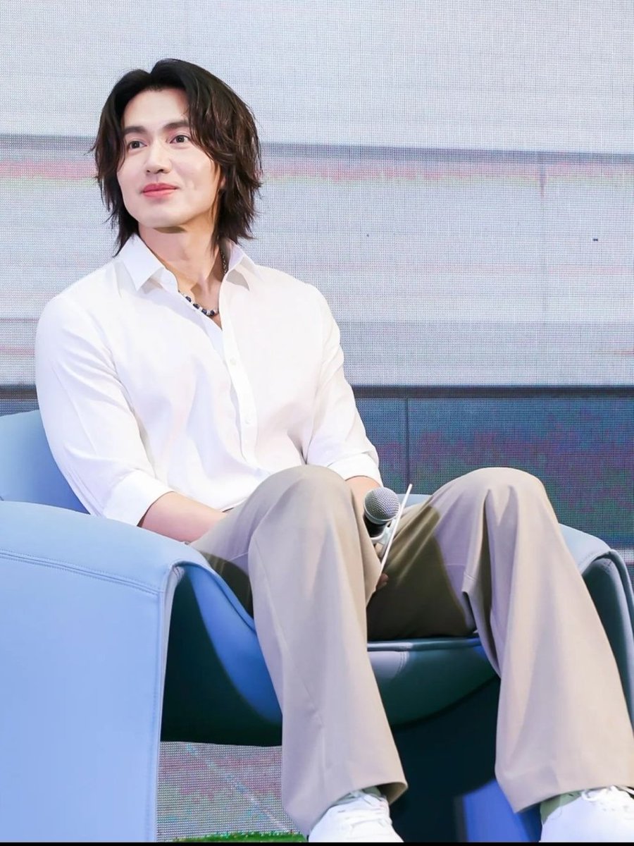 jerrybaerry's tweet photo. 052123 Update❗
#JerryYan at today's brand event ~ always looking so fresh and cool 🥹🫶🏻 Hello everyone, it's been a while 🤍

#YanChengxu
#言承旭 #言承旭Jerry https://t.co/ywwODA476B
