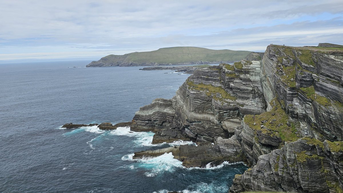 Rotorhead500's tweet photo. Semi-touristy day off... did a bit of intervals whilst visiting the #KerryCliffs. One for the #StarWars fans, too... https://t.co/Hp3cxTnEyT