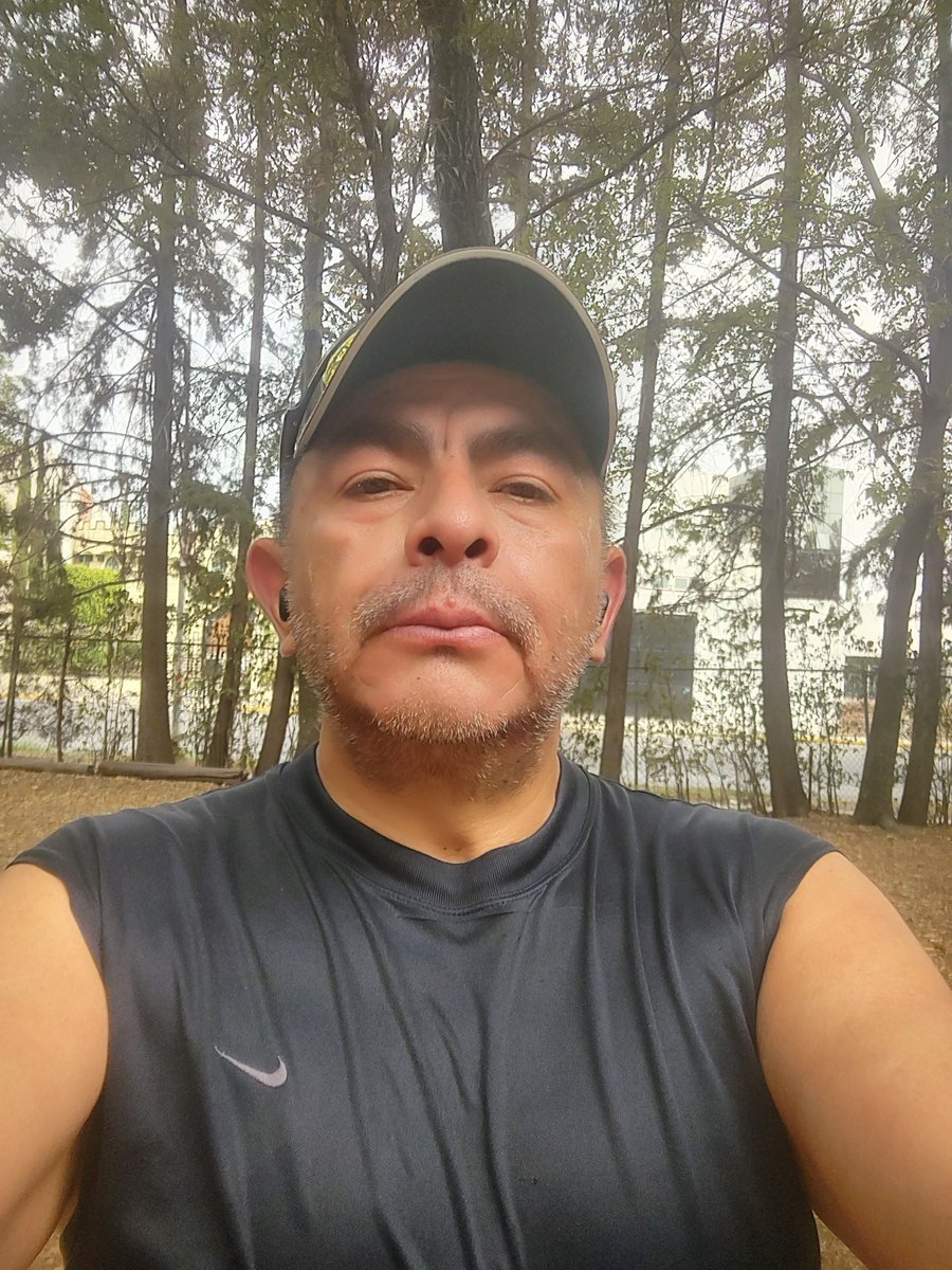 La entrenación de hoy... La ceniza seca la garganta... Pero la costumbre y la disciplina obligan... #AquiYaSeCorrio #CorrerMeHaEnseñado #Constancia #Disciplina #LoverRunSmile #YoElegiCorrer #ElPinchiContreras© #Puebla #FelizDomingo