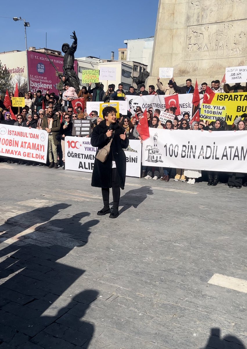 100 bin öğretmen alımı için mücadele ettik. 45 bin öğretmenimiz hayallerine ulaştı. Şimdi 55 bin öğretmenimizi daha hayallerine kavuşturma  zamanı. Birlik ve beraberlik içinde, tek ses tek istek 55 bin öğretmen alımı olan hakkımızı istiyoruz. #HerYerdeEk55BinOEğretmen