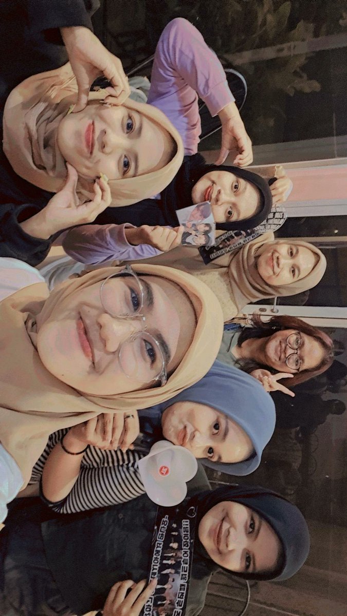 yhphile's tweet photo. akhirnya aku bisa teriak-teriak lagiii, makasih buat hari ini yorobuuuuun 🥰❤❤❤

@ddokyutie @sangnewz @blueforyhs @biskuitceker @yhrj_bb @emaknyadongpyoo https://t.co/cJ8iK6hCrF
