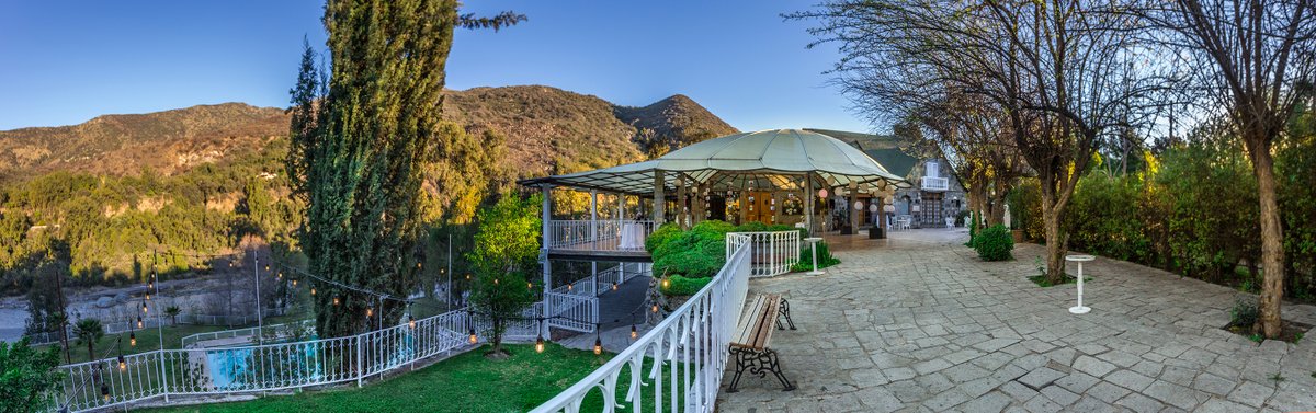 ¡Qué descansada vida la del que huye del mundanal ruido, y sigue la escondida senda por donde han ido los pocos sabios que en el mundo han sido! 
Fray Luis de León.

#domingo #fraces #matrimonios #casonasanjose #yomecasoencasonasanjose