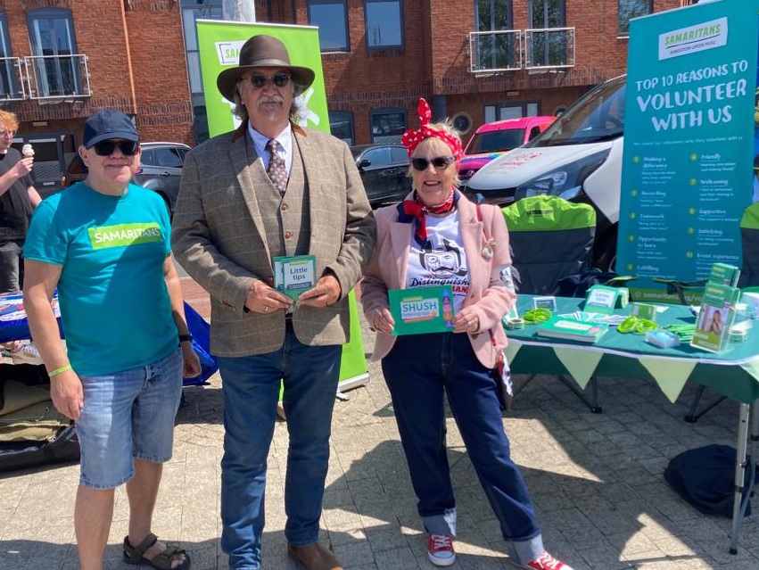hullsamaritans's tweet photo. Fabulous day @DGR Hull. We met lots of lovely people and gave out oodles of stickers and cards #Freephone116123 #MensHealth #WeListen https://t.co/WRPHOZcJZg