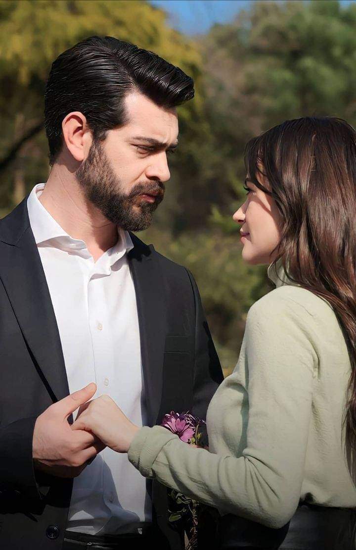 <a href="/tarnd12/">عٍطُوُرٍ الُِاقٌلُِام</a> عشقتك فصرت بداخلي
أنت الحب والروح
والغرام والعشق
وأصبحت #لهفة_حبك
تختلف عن كل العاشقين
فنسجت من حبي قصيدة
تليق لسموك ياسيدالرجال
يتغنى بها القلب حبيبي✒
#تراتيل_شغف
#عطور_الأقلام